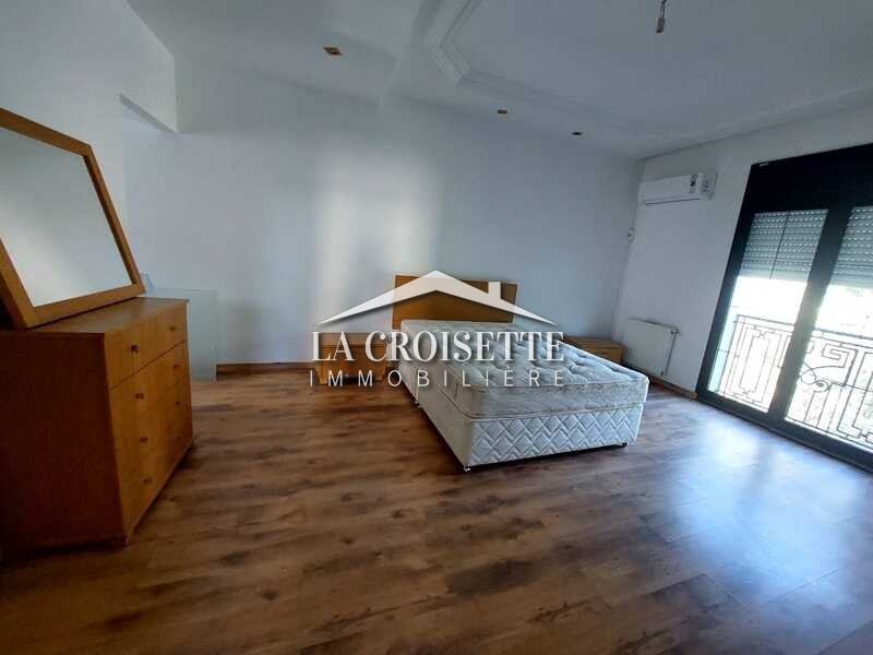 Villa S+3 avec piscine à la Soukra 